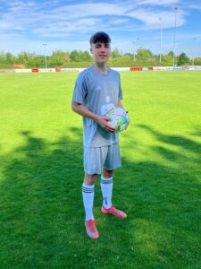 Nick Hasselhop ebenfalls mit dem Ball in der Hand