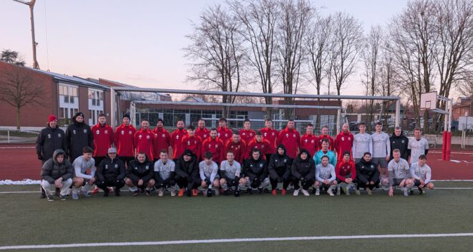 Die Mannschaften der ersten und zweiten Herren im Trainingslager